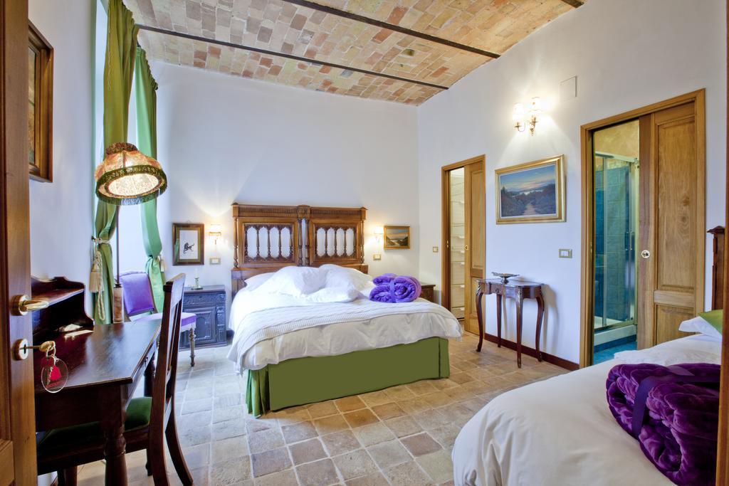 سولمونا B&B Il Marchese Del Grillo الغرفة الصورة