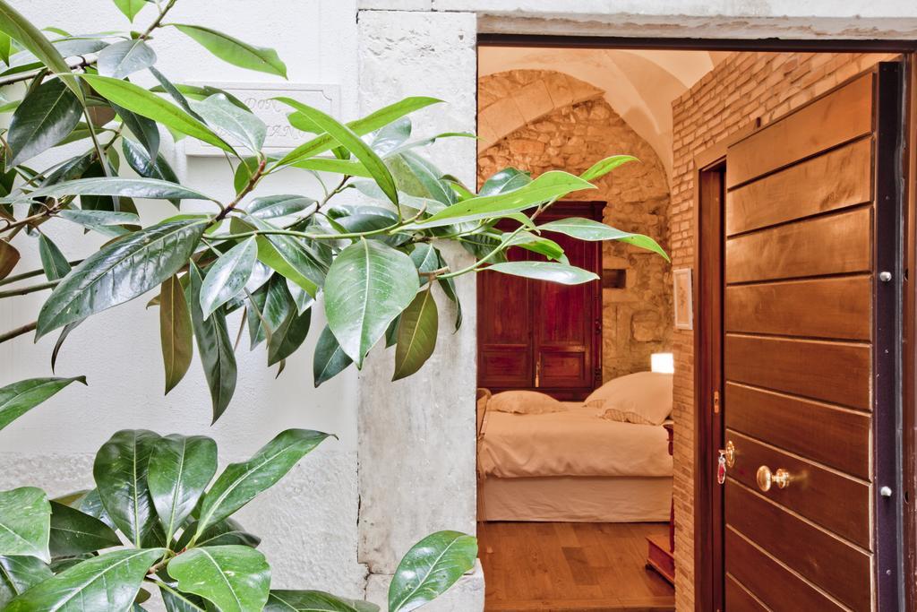 سولمونا B&B Il Marchese Del Grillo الغرفة الصورة