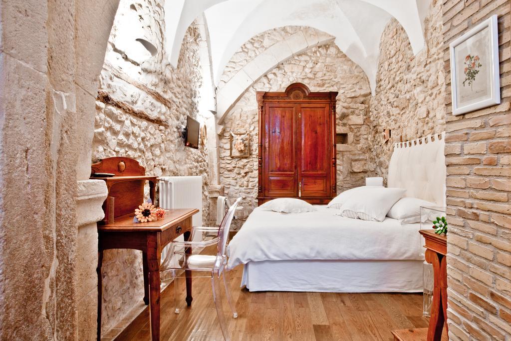 سولمونا B&B Il Marchese Del Grillo الغرفة الصورة