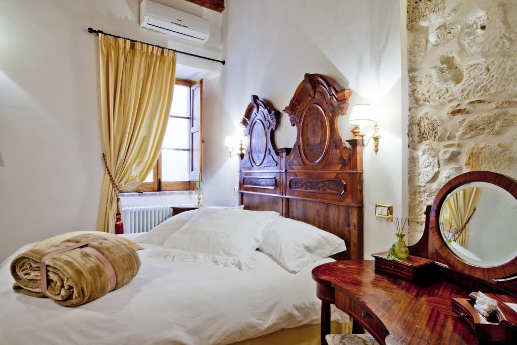 سولمونا B&B Il Marchese Del Grillo الغرفة الصورة