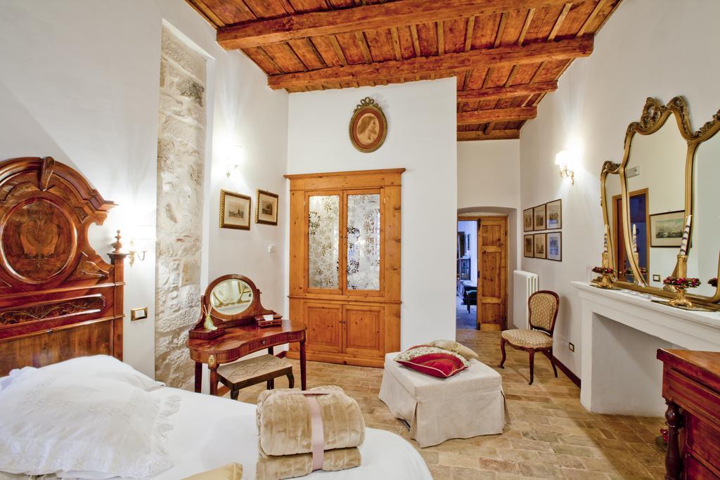 سولمونا B&B Il Marchese Del Grillo الغرفة الصورة