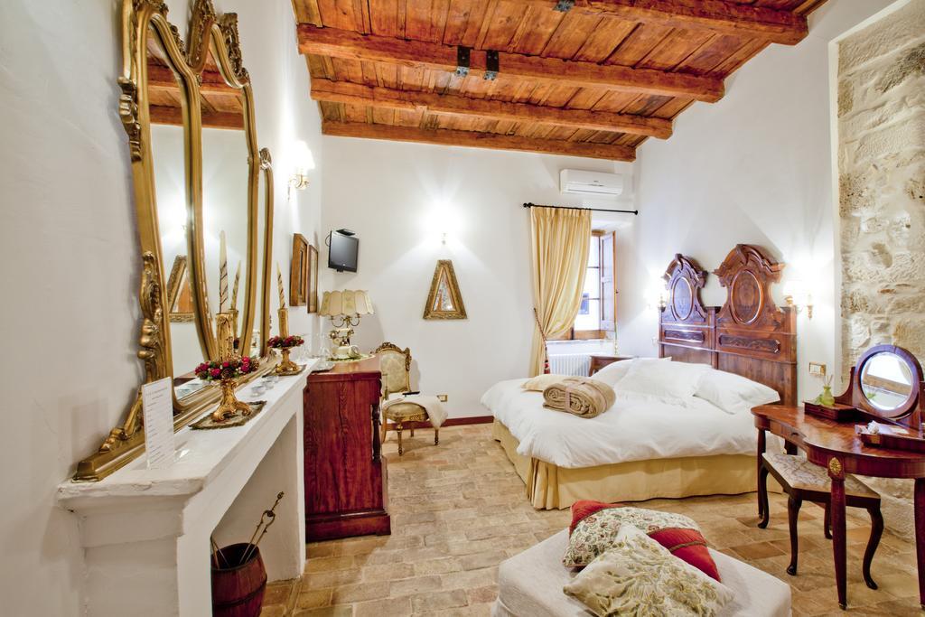 سولمونا B&B Il Marchese Del Grillo الغرفة الصورة